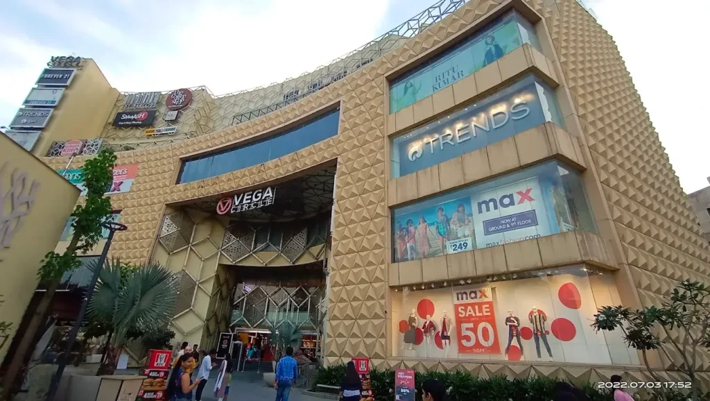 Vega Circle mall