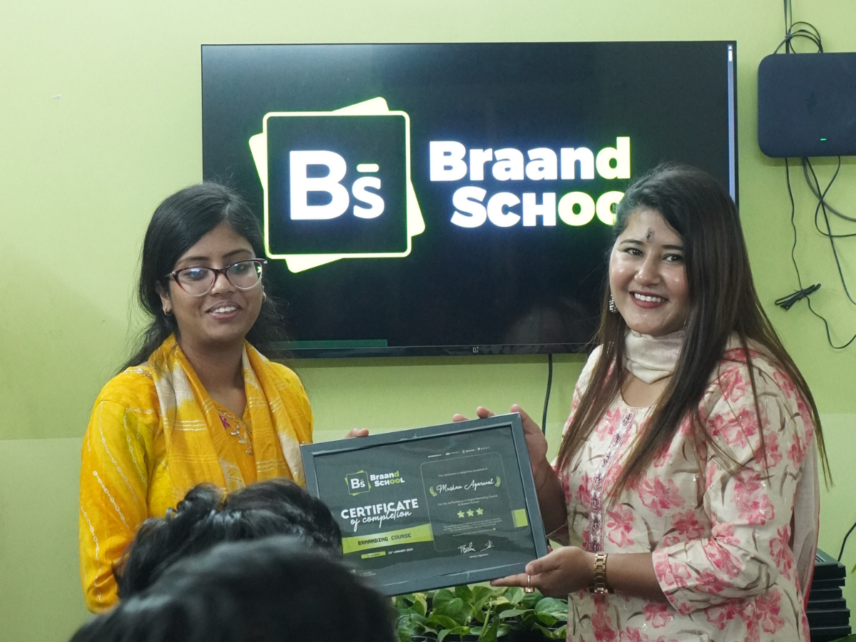 Muskan Agarwal receiving her Braand School certificate from a mentor.